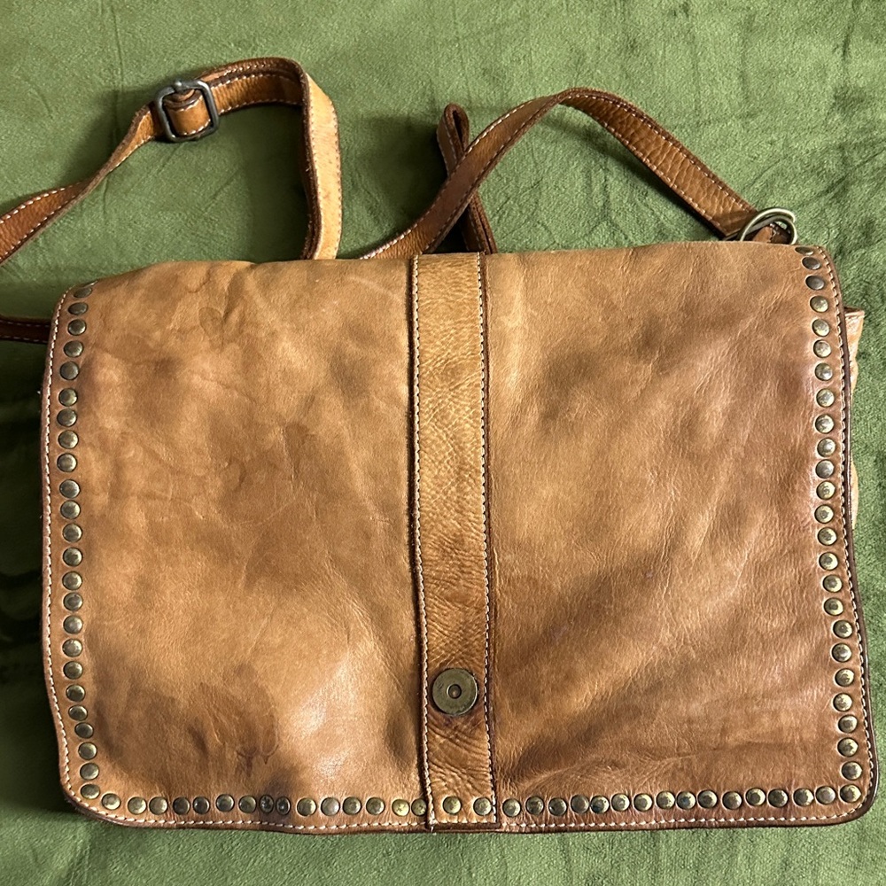 Patina cognac leather bag. Messenger flap crossbody style by Costanza Rota.